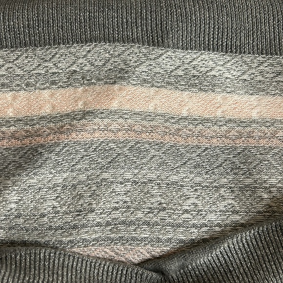 Fine knit Tommy Hilfiger sweater. Studded sparkle Aztec design - Picture 7 of 8